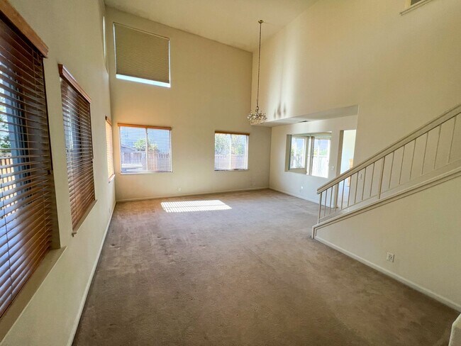 Building Photo - 4 Bedroom, 3 Bathroom Home in Heron Bay, S...