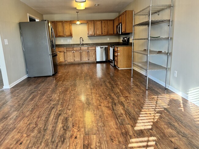 Building Photo - 355 Hamer Rd