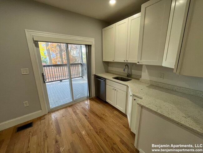 Building Photo - 374 Oxford St