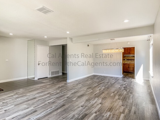 Foto del edificio - 3600 Siskiyou Ct