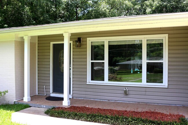 Foto del edificio - 410 Inglewood Dr