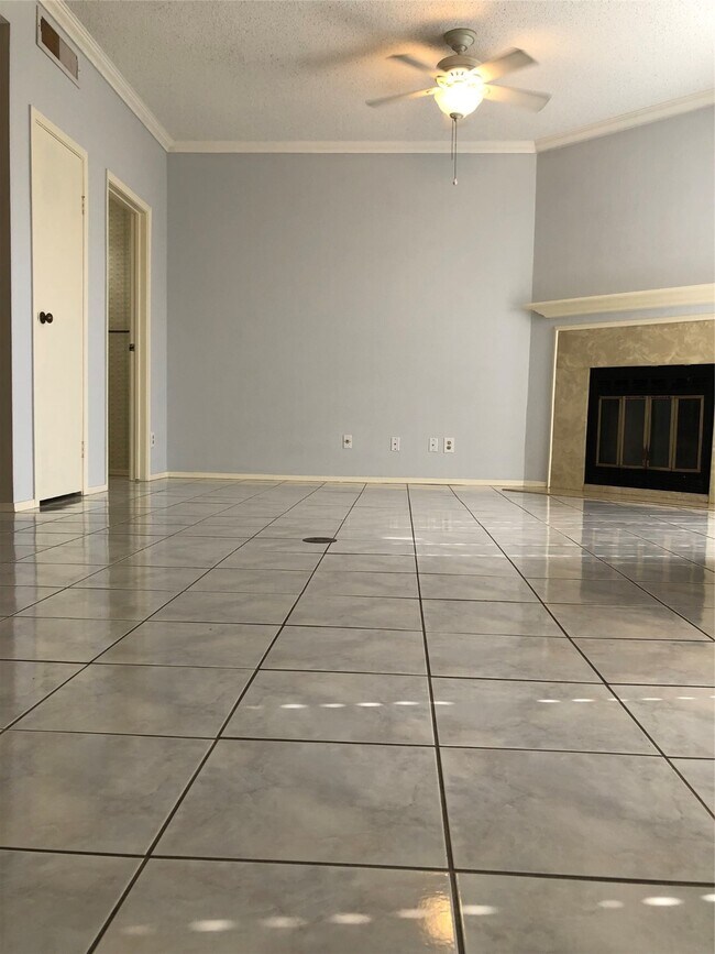 Building Photo - 921 Marine Dr