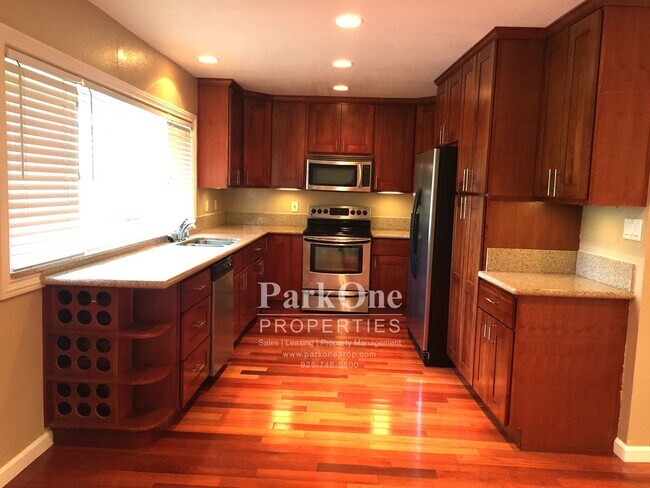 Foto del edificio - Nicely Update Home Now Available in Pleasant Hill