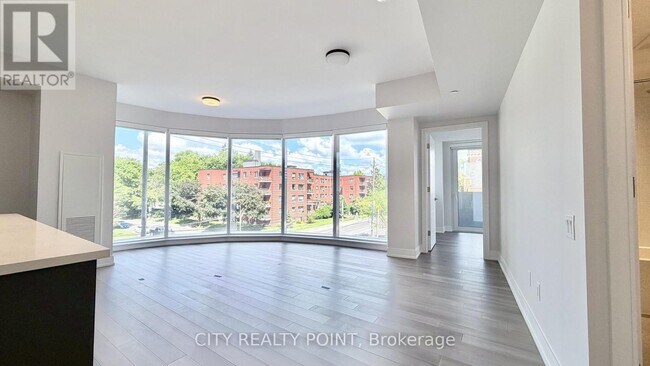 Photo du bâtiment - 2525 Bathurst St