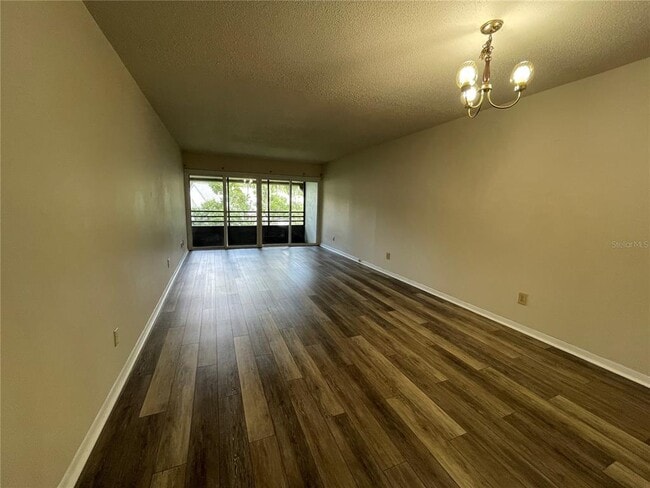 Foto del edificio - 6825 Downing St