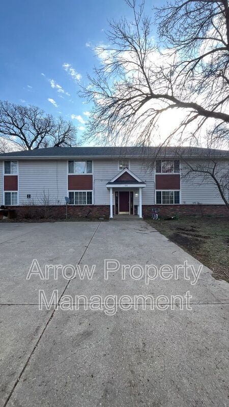 Primary Photo - 535 Oak St