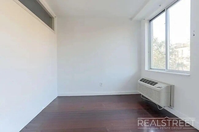 Building Photo - Flexible 1BR + Office or 2BR in Bushwick | Laundry & Two Rooftop Decks