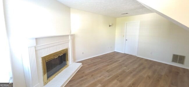 Building Photo - 330 Knoll Ridge Ct