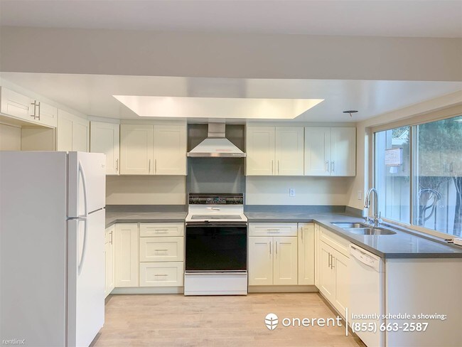 Foto del edificio - 962 Lakeshire Ct