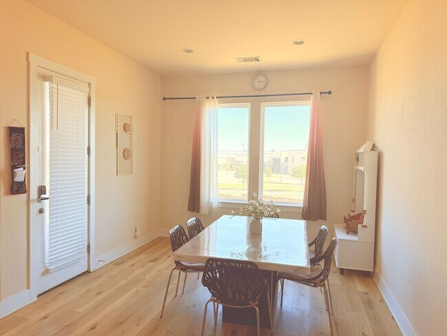 Foto del edificio - 1832 Indian Apple Wy