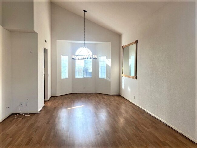 Building Photo - Beautiful Cul-de-sac PUSD home