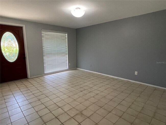 Foto del edificio - 7901 Woodlynne Ave