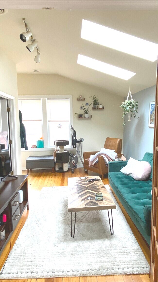 Foto del edificio - 2157 W Fletcher St