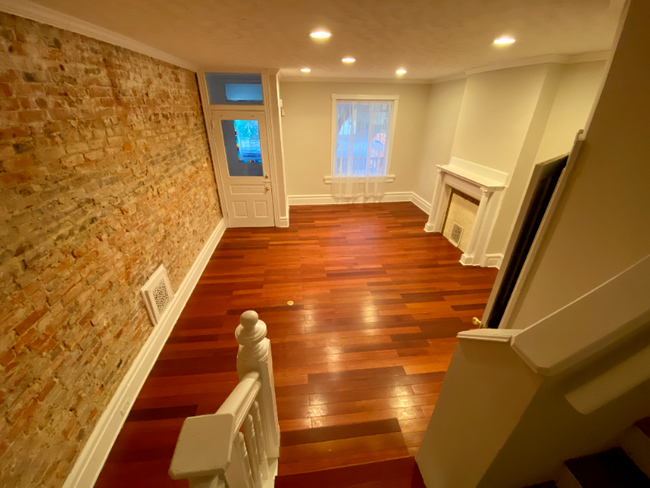Building Photo - 712 W 11th St