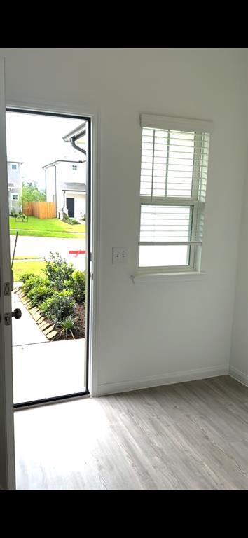 Foto del edificio - 26073 Hampshire Dr