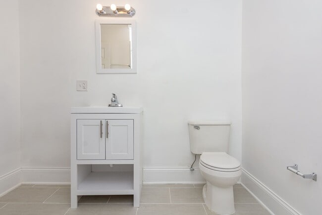 Building Photo - 1330 W 78th St