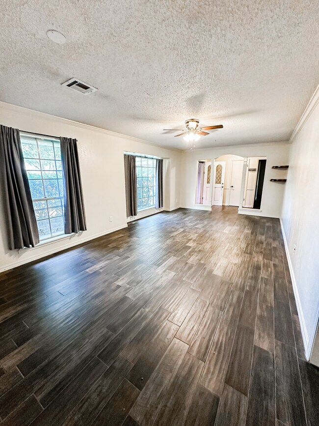 Foto del edificio - 1118 NW Becontree Dr