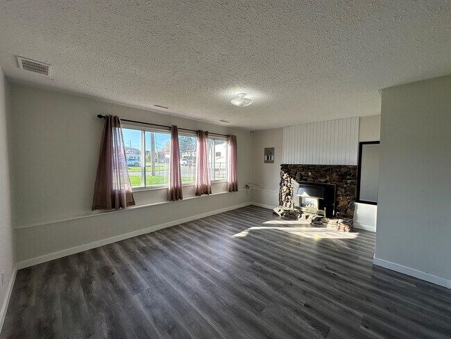 Photo du bâtiment - 8446 Hilton Dr