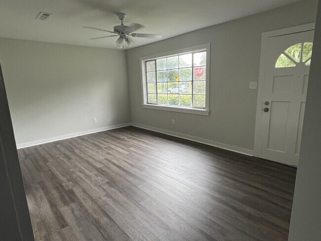 Foto del edificio - 1420 E 57th St