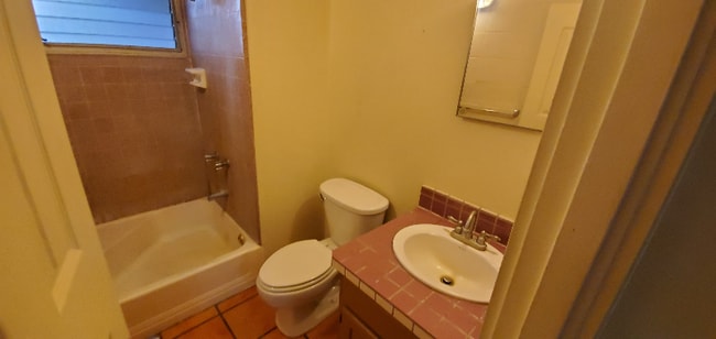 Building Photo - 12xx Lunalilo St