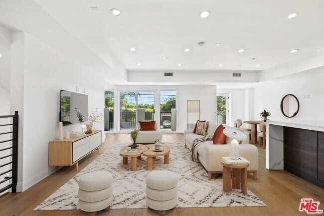 Foto del edificio - 7365 Waring Ave