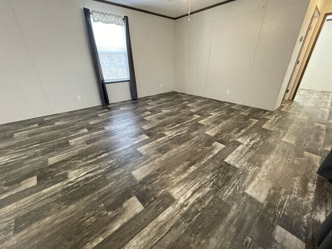 Building Photo - 16035 Villaire Ave