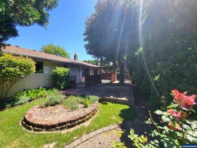 Building Photo - Beautifully Renovated 4-Bedroom Home in NW...