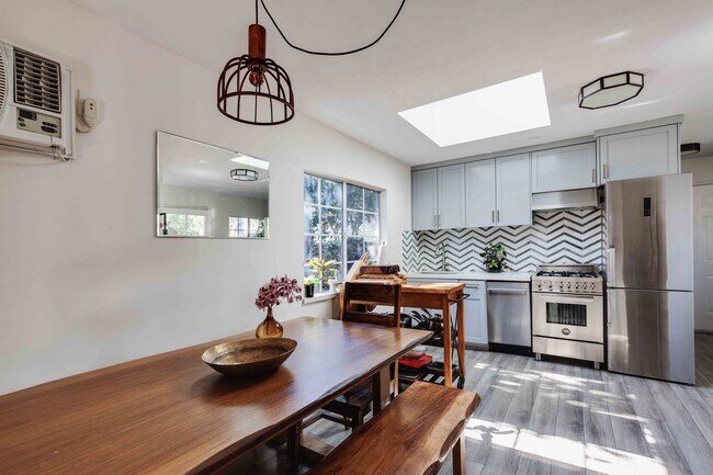 Foto del edificio - 1016 Oakwood Ave
