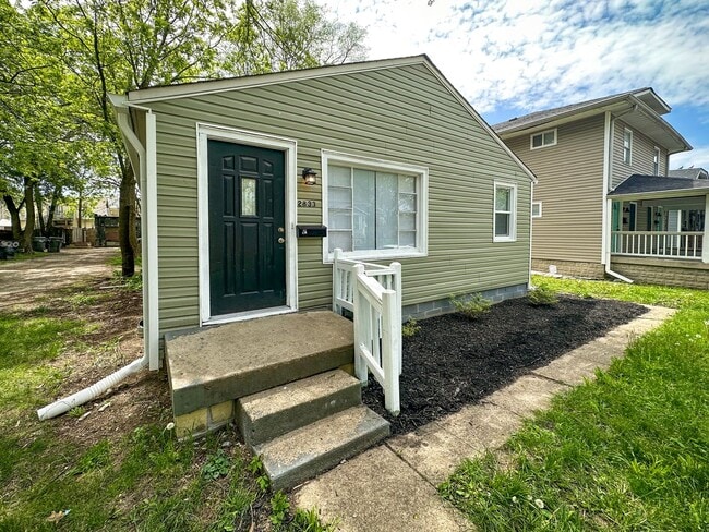 Photo - 2833 E Vermont St House