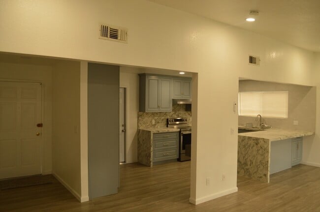 Foto del edificio - 1074 Plumwood Ct