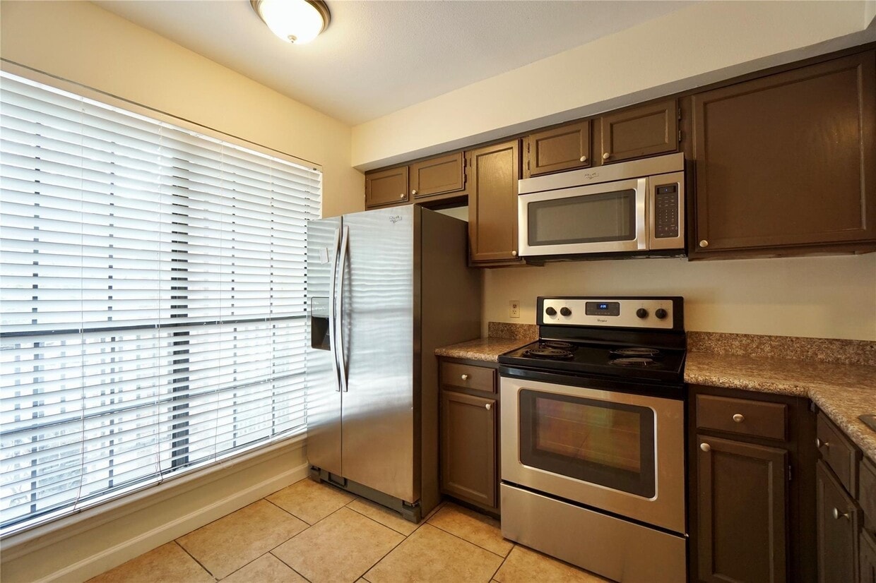 Foto principal - 9601 Forest Ln