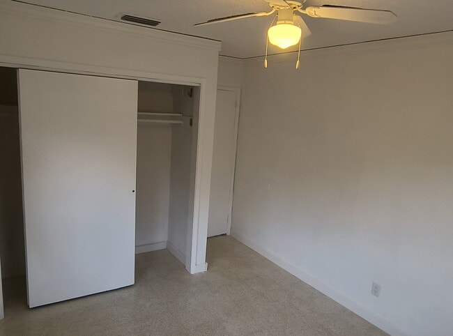 Foto del edificio - 4900 SW 28th Ter
