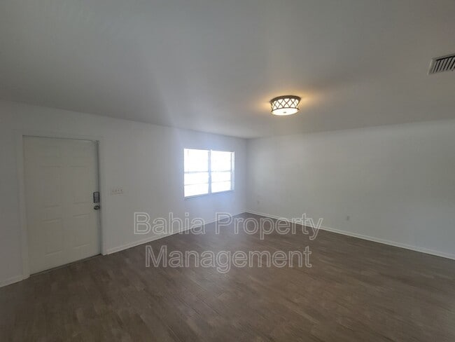 Building Photo - 408 E Virginia Ave