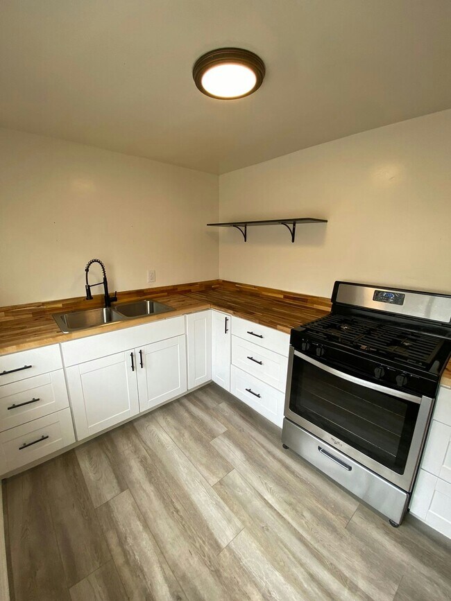 Foto del edificio - 3382 Eucalyptus Ave