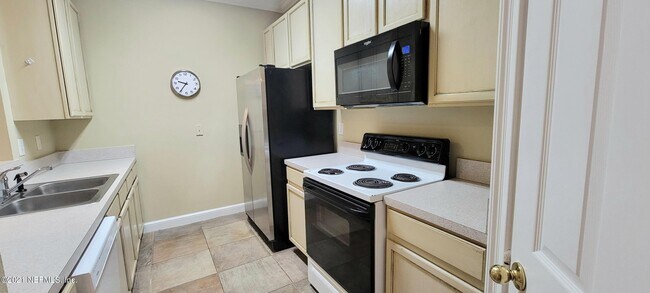 Building Photo - 10550 Baymeadows Rd