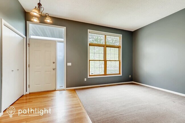 Building Photo - 5870 Dufferin Drive