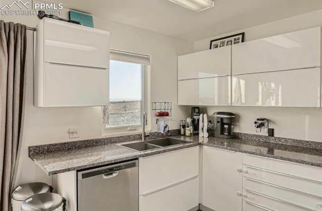 Foto del edificio - 9307 Summer Meadows Dr