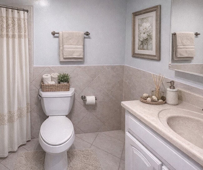 Building Photo - 3050 N Course Dr