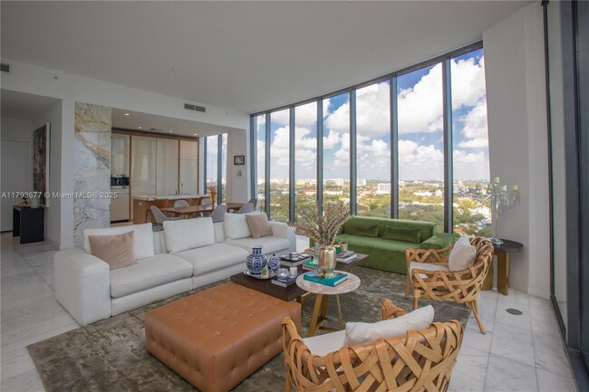 Foto del edificio - 2821 S Bayshore Dr