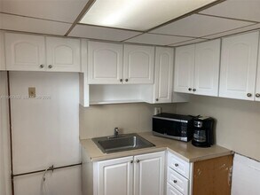 Building Photo - 2859 Leonard Dr