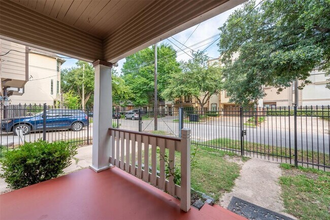 Building Photo - 6024 Schuler St