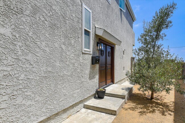 Building Photo - 1520 Wollacott St
