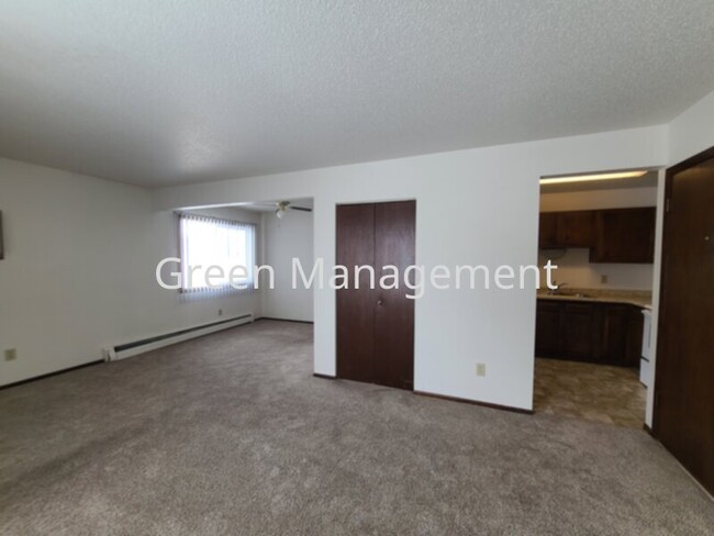 Building Photo - 2 Bedroom in 4 plex
