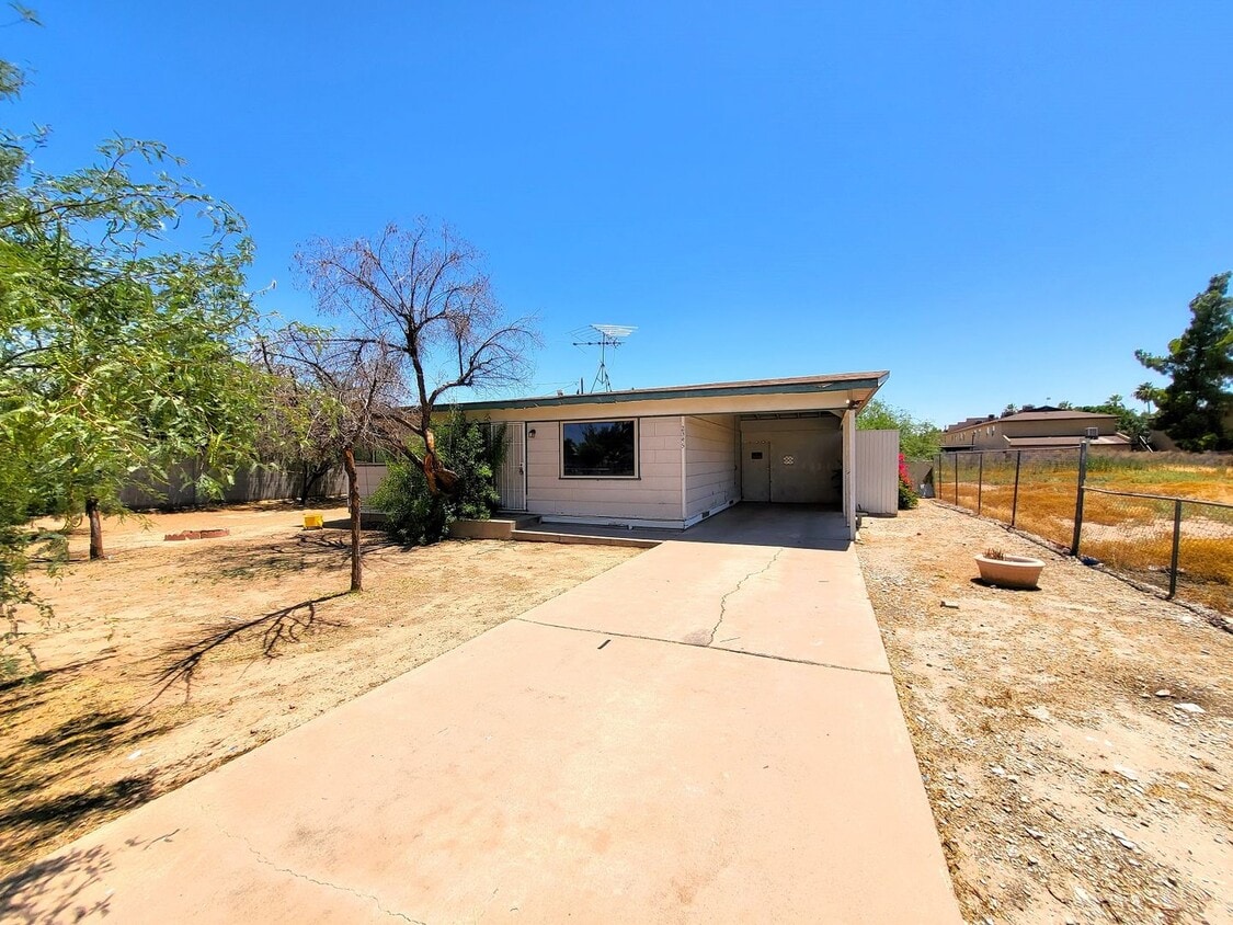 Primary Photo - CUTE & AFFORDABLE HOME ON WEST SIDE!