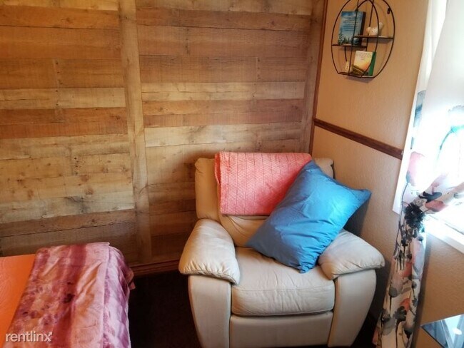 Building Photo - 9320 Willowgrove Ave