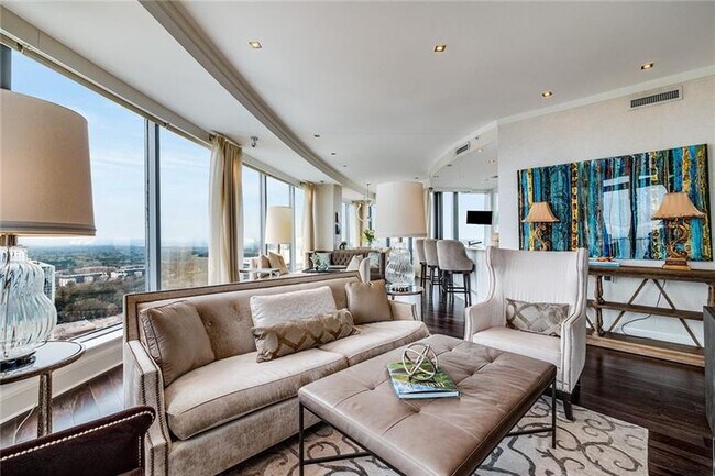Foto del edificio - 3344 Peachtree Rd NE