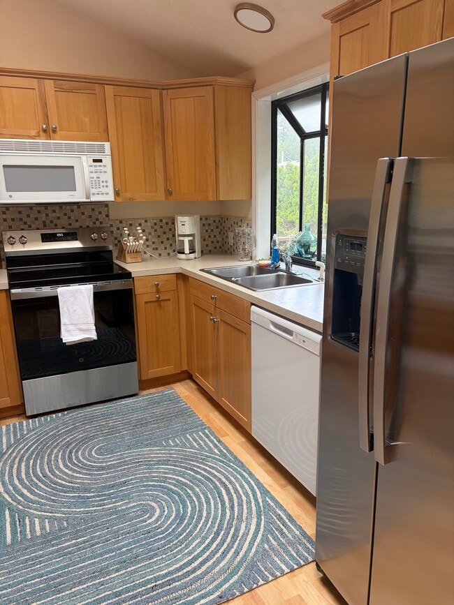 Cocina - 1233 Nehalem Ave