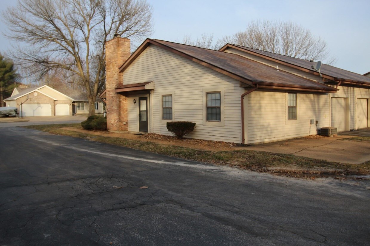 30 Rabbit Trail, Washington, MO 63090 House Rental in Washington, MO