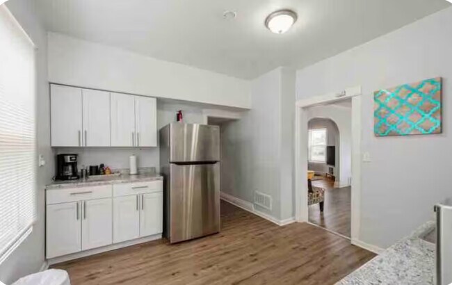 Foto del edificio - 4 bed with office 1.5 bath Urban Artsy Home