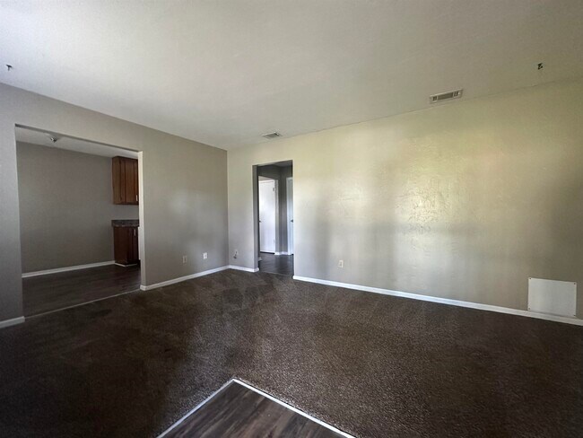Foto del edificio - 1411 Lazy Brook